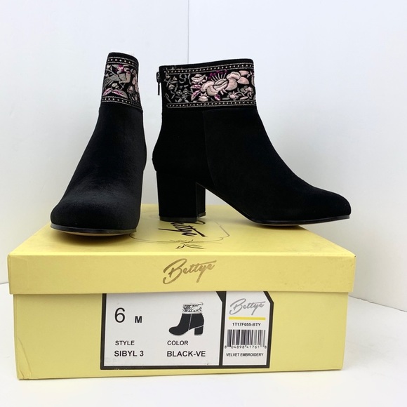 Bettye Sybil Black Velvet Embroidery Bootie Size 6 - Picture 2 of 8